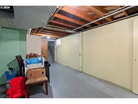 8633 NE Milton Street Portland OR 97220