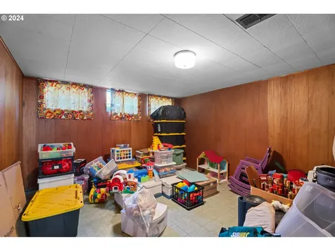 8633 NE Milton Street Portland OR 97220