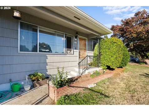 8633 NE Milton Street Portland OR 97220