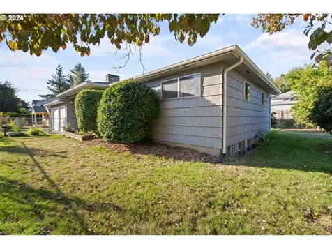 8633 NE Milton Street Portland OR 97220