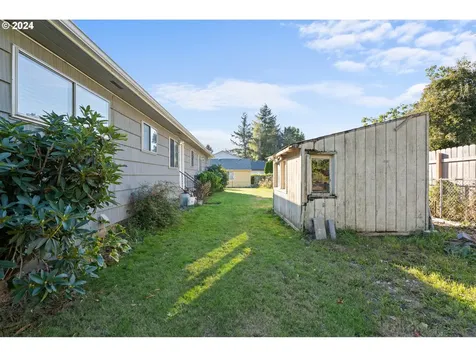 8633 NE Milton Street Portland OR 97220