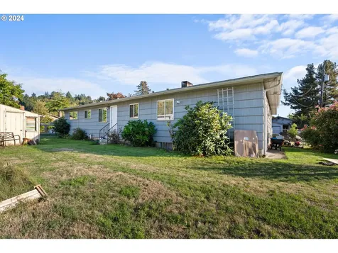 8633 NE Milton Street Portland OR 97220