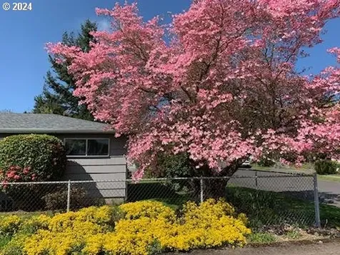 8633 NE Milton Street Portland OR 97220
