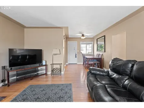 8633 NE Milton Street Portland OR 97220