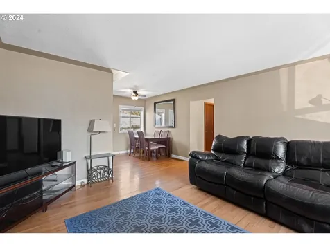 8633 NE Milton Street Portland OR 97220