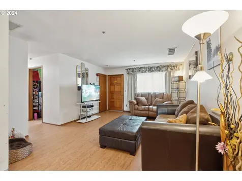 1990 Se 157th Drive Portland OR 97233