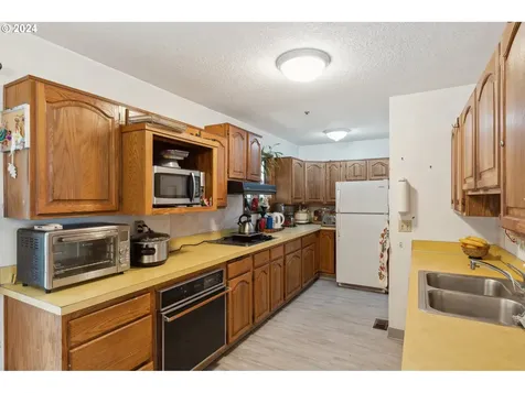 1990 Se 157th Drive Portland OR 97233