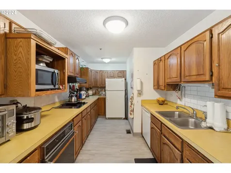 1990 Se 157th Drive Portland OR 97233