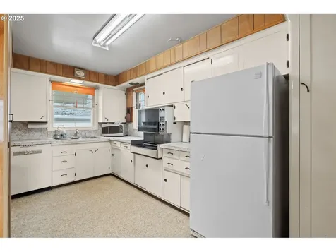 4305 NE 77th Avenue Portland OR 97218