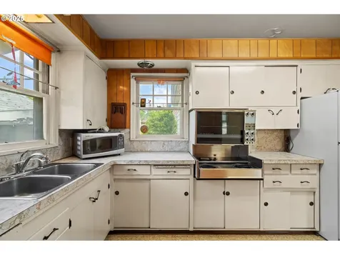 4305 NE 77th Avenue Portland OR 97218