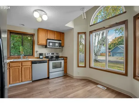 1874 NE 9th Place Hillsboro OR 97124