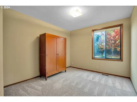 1874 NE 9th Place Hillsboro OR 97124