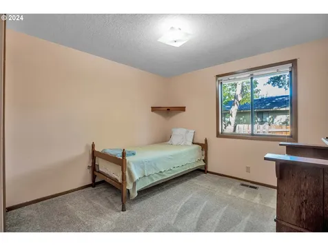 1874 NE 9th Place Hillsboro OR 97124