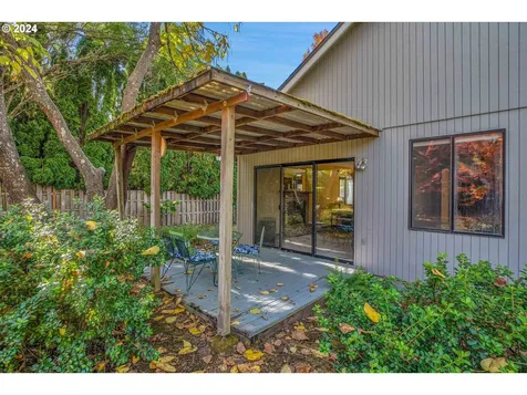 1874 NE 9th Place Hillsboro OR 97124