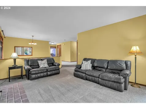 1874 NE 9th Place Hillsboro OR 97124