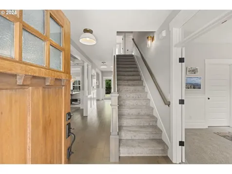 717 Ne Morgan Street Portland OR 97211