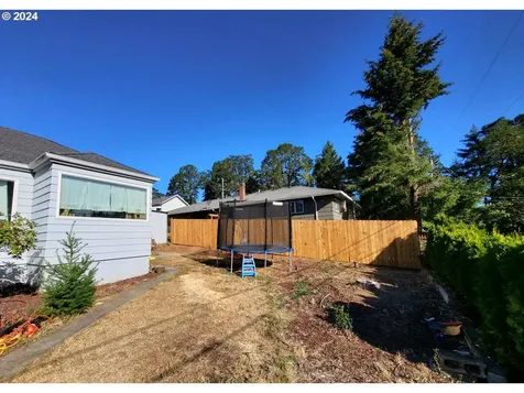 359 Sw Oak Street Willamina OR 97396