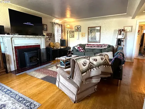 359 Sw Oak Street Willamina OR 97396
