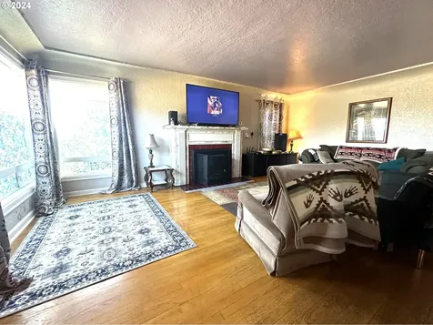 359 Sw Oak Street Willamina OR 97396