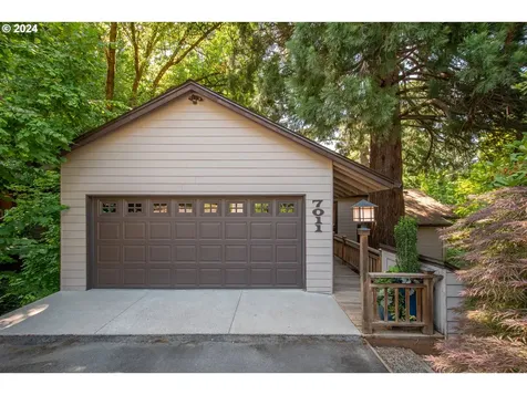7011 Sw 34th Avenue Portland OR 97219