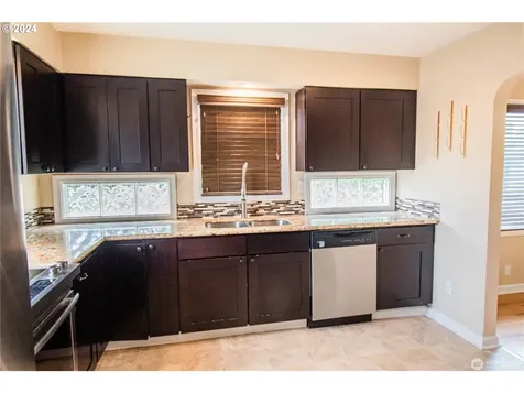 577 24th Avenue Longview WA 98632