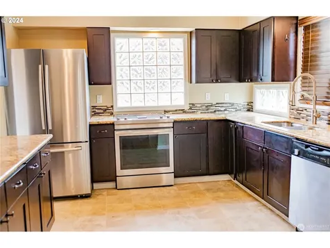 577 24th Avenue Longview WA 98632