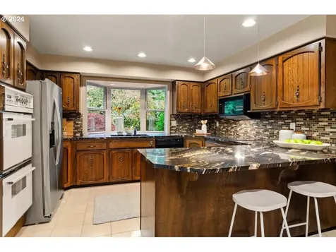 2990 SW 66th Avenue Portland OR 97225