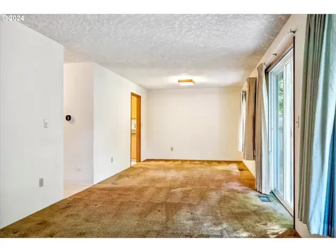6618 Ne Pacific Street Portland OR 97213