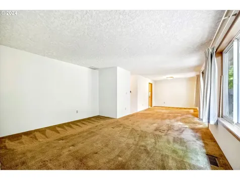 6618 Ne Pacific Street Portland OR 97213