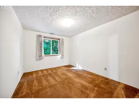 6618 Ne Pacific Street Portland OR 97213