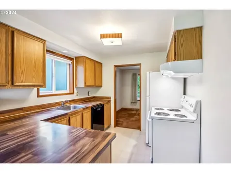 6618 Ne Pacific Street Portland OR 97213