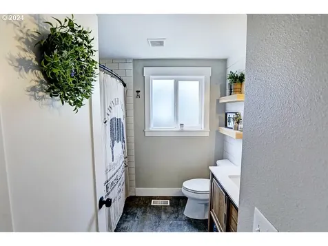 3710 E Vittoria Way Newberg OR 97132