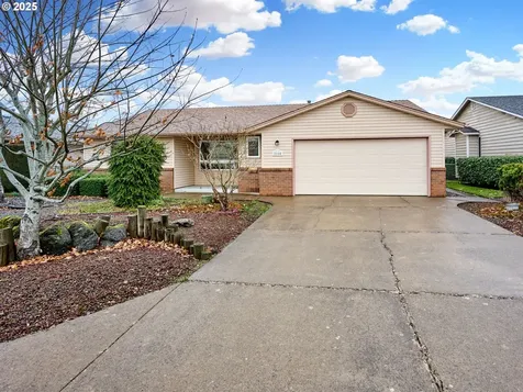 2110 Camellia Way Woodburn OR 97071