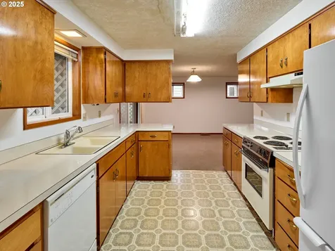 2110 Camellia Way Woodburn OR 97071