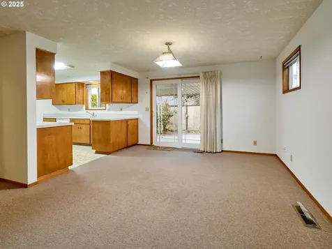 2110 Camellia Way Woodburn OR 97071