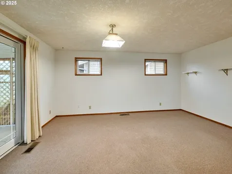 2110 Camellia Way Woodburn OR 97071