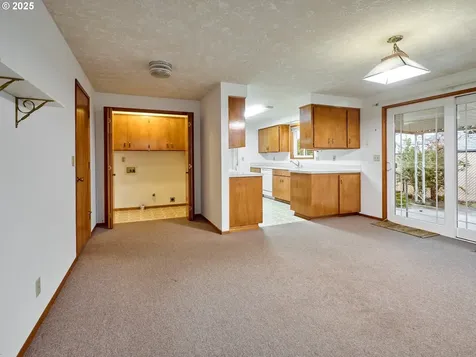 2110 Camellia Way Woodburn OR 97071