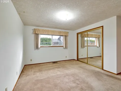 2110 Camellia Way Woodburn OR 97071