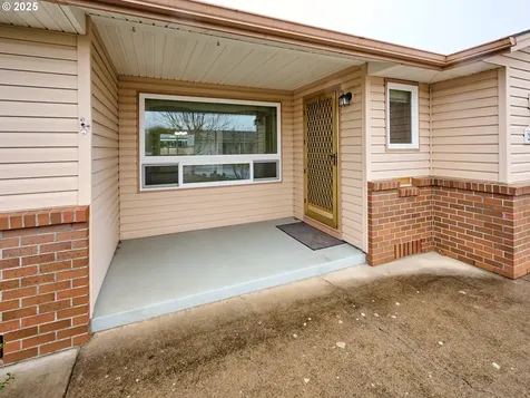 2110 Camellia Way Woodburn OR 97071