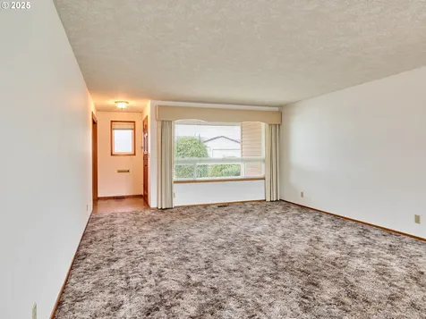 2110 Camellia Way Woodburn OR 97071
