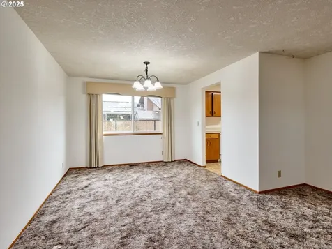 2110 Camellia Way Woodburn OR 97071
