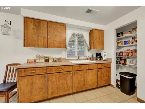 565 Evelyn Avenue Creswell OR 97426