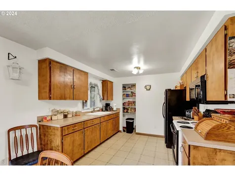 565 Evelyn Avenue Creswell OR 97426