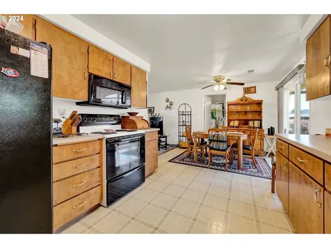 565 Evelyn Avenue Creswell OR 97426