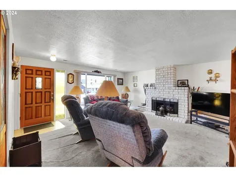 565 Evelyn Avenue Creswell OR 97426