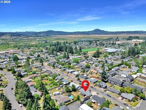 565 Evelyn Avenue Creswell OR 97426