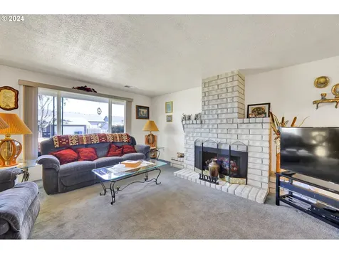 565 Evelyn Avenue Creswell OR 97426
