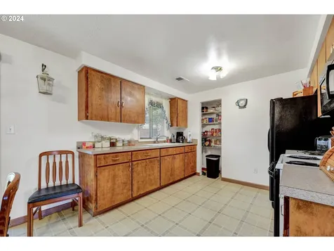 565 Evelyn Avenue Creswell OR 97426