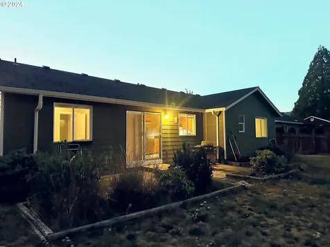 1130 SW 3rd Avenue Mill City OR 97360
