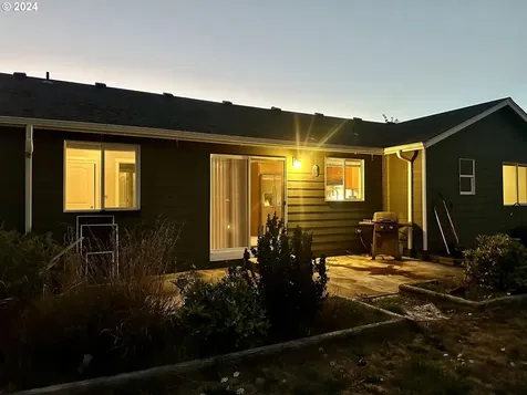 1130 SW 3rd Avenue Mill City OR 97360